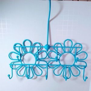 Blue daisy scarf or belt hanger